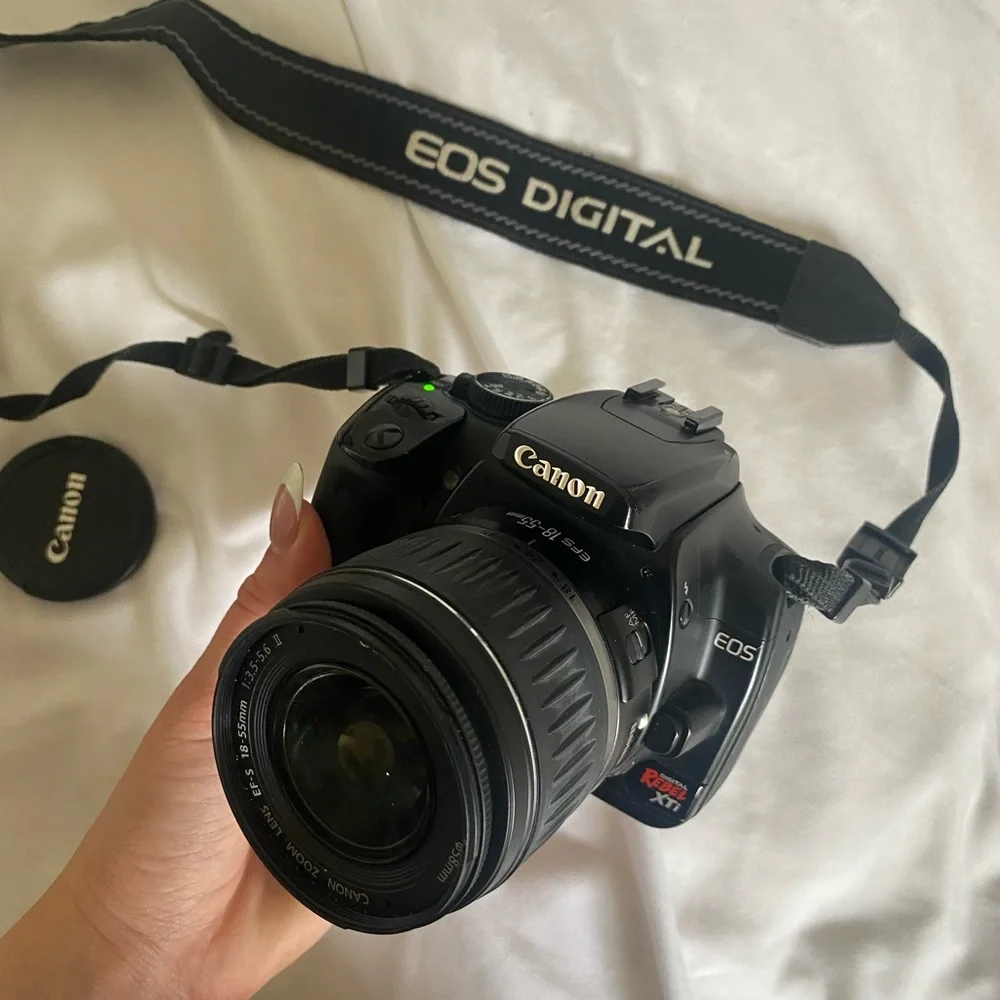 CANON eos rebel camera